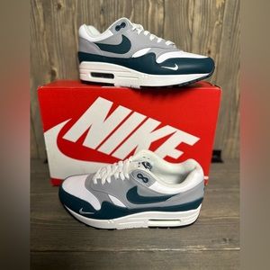 Nike Air Max 1 LV8 (New in Box)- size 6M/7.5W